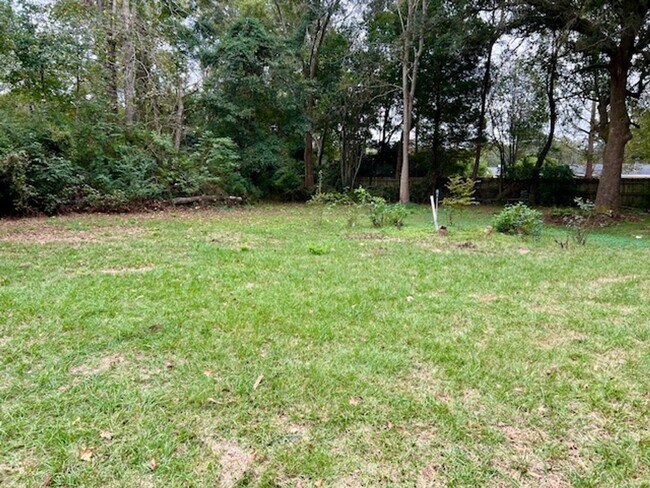 Building Photo - 3/2 brick home in Cottage Park Estates