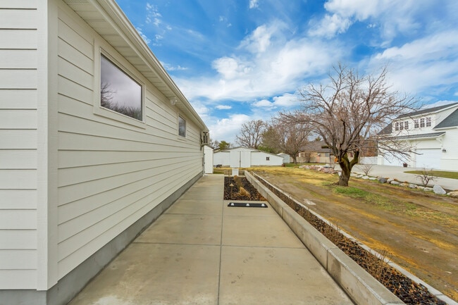 Building Photo - 12990 12990 S