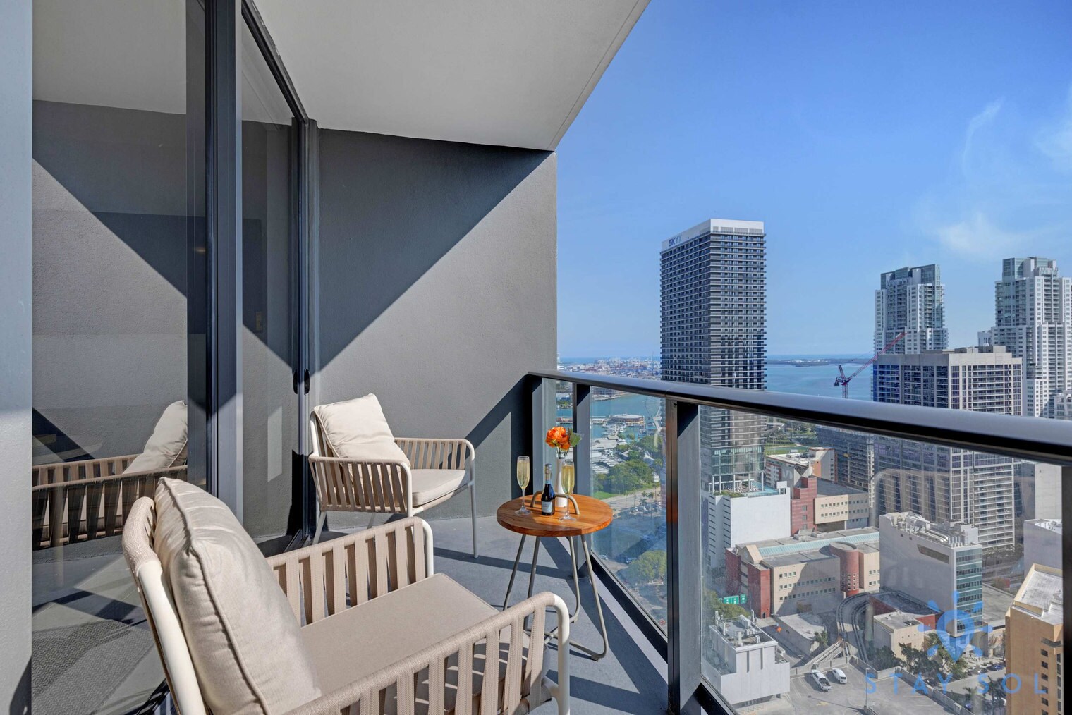 Building Photo - 601 NE 1st Ave