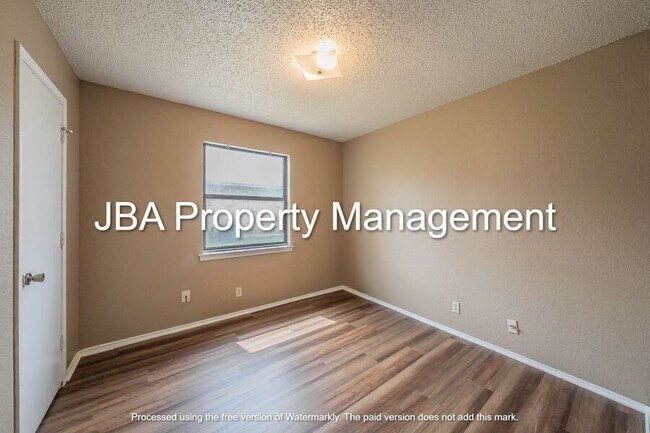 Building Photo - 807 White Rock St