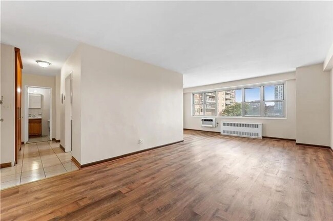 Building Photo - Newly Renovated 1 Bedroom 1 Bathroom  Avai...