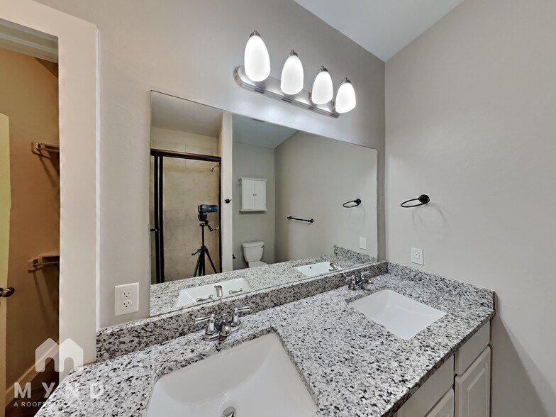 Building Photo - 14316 Peach Tree Dr