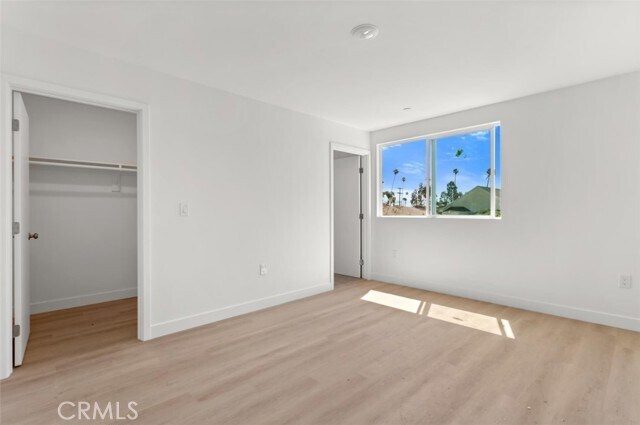 Building Photo - 711 W 80th St