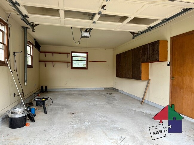 Building Photo - Stunning 2 Bedroom Home in Northfield!