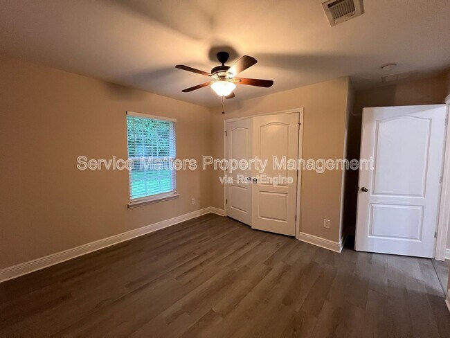 Building Photo - 6017 Autumn Pines Cir
