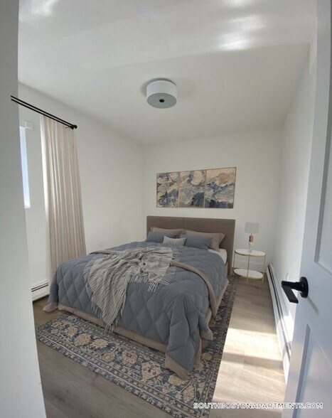 Building Photo - 740 E 7th St