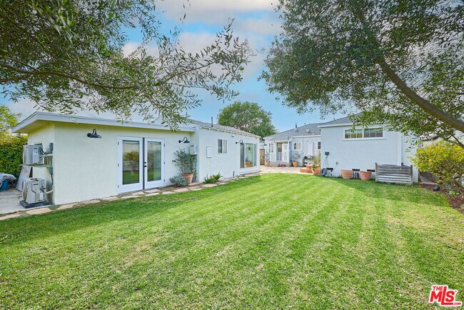 Building Photo - 7822 Bleriot Ave