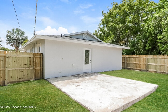 Building Photo - 3299 SE Garden St