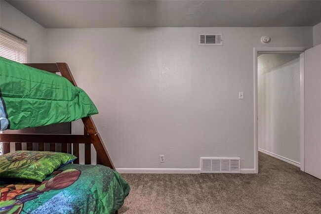 Building Photo - Recently Remodeled 3-Bedroom Home with Gat...