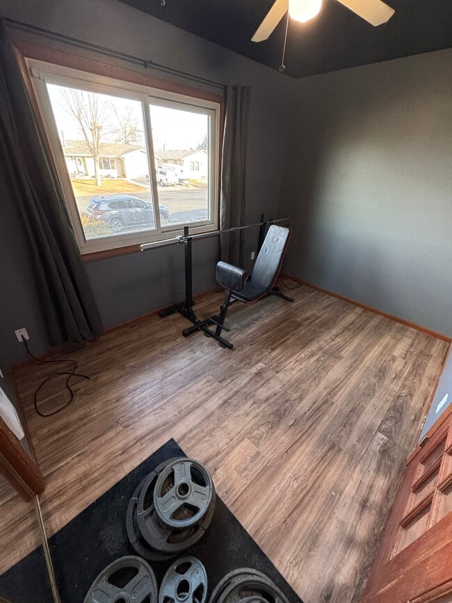 Building Photo - 417 Skyway Dr