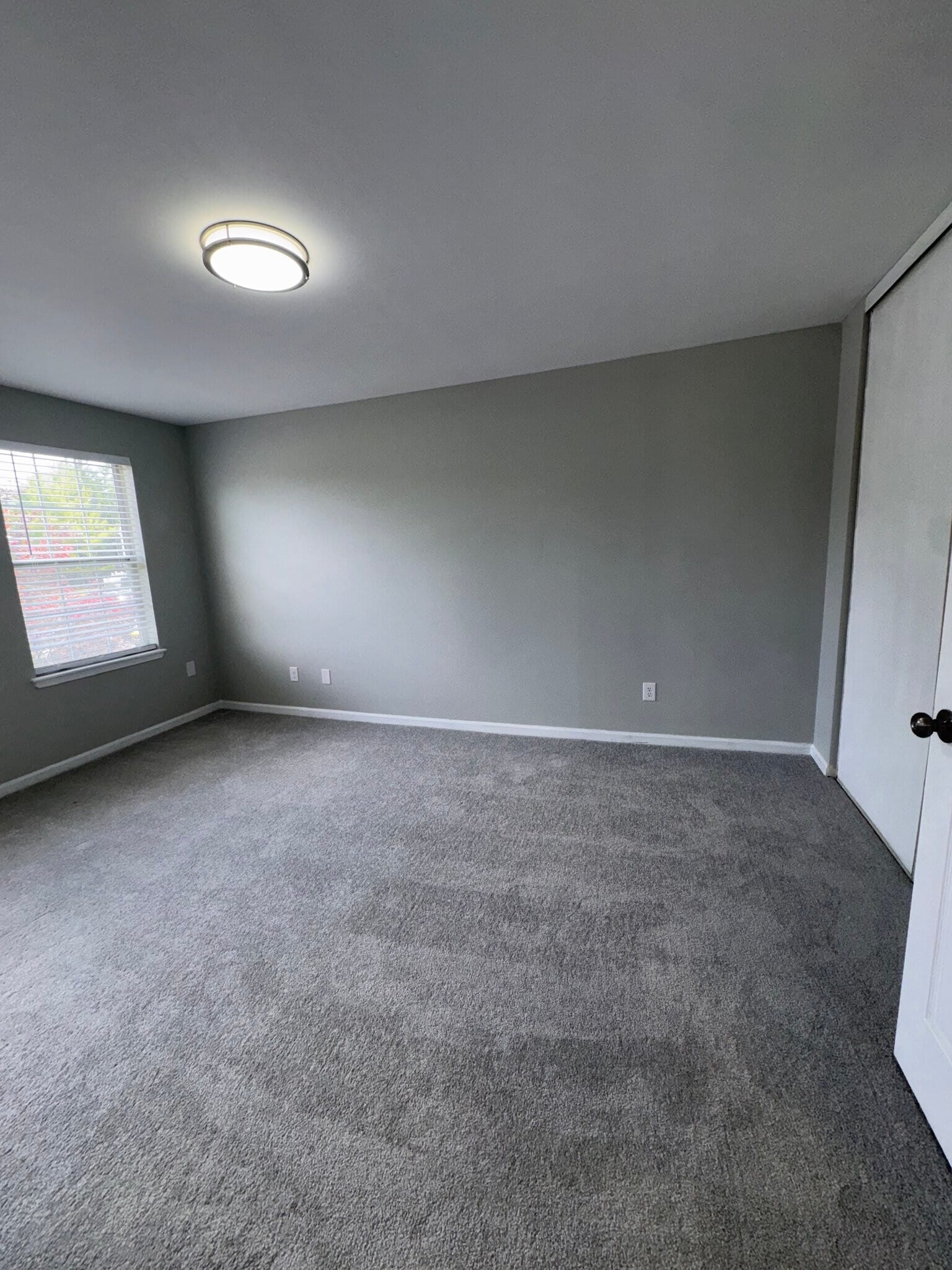Building Photo - 73 Village Dr
