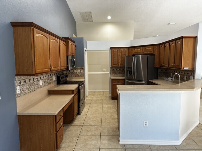 Building Photo - 5891 Trumpet St