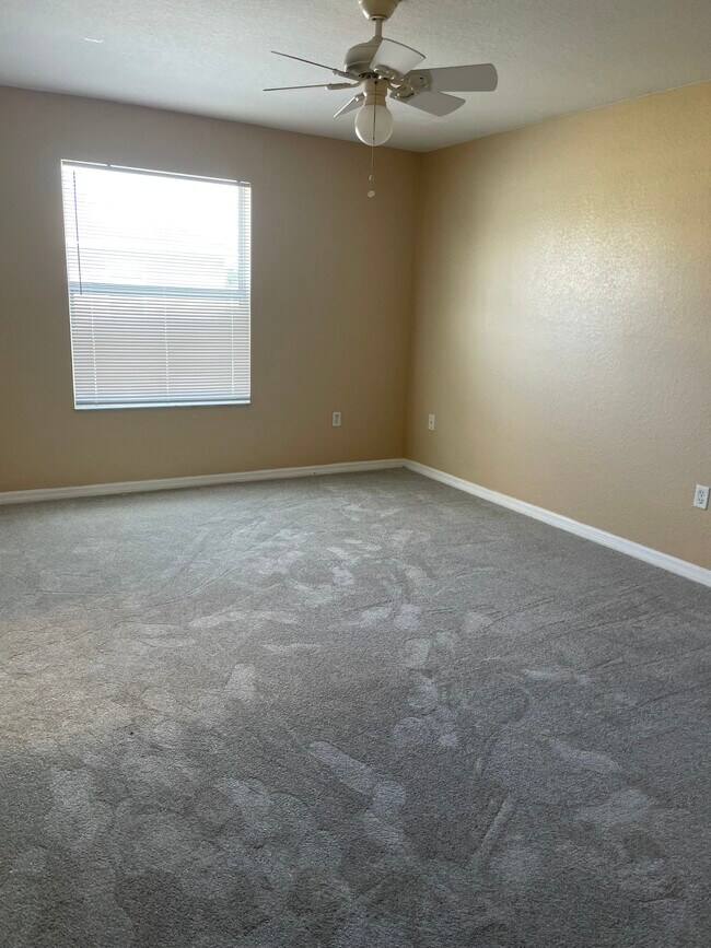 Master bedroom - 12426 NE 52nd Loop
