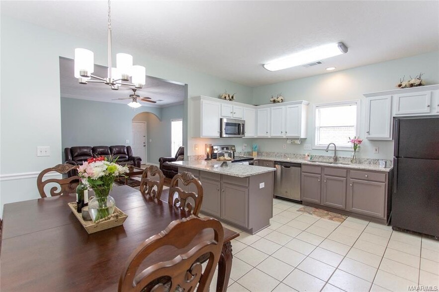 Building Photo - 6913 Sandfield Dr
