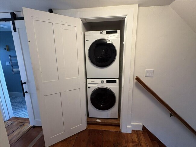 Building Photo - 24 Houston Ave