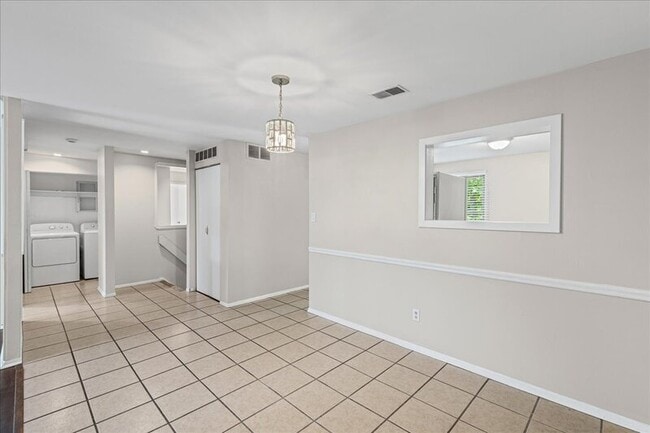 Building Photo - 506 Bromley Estate