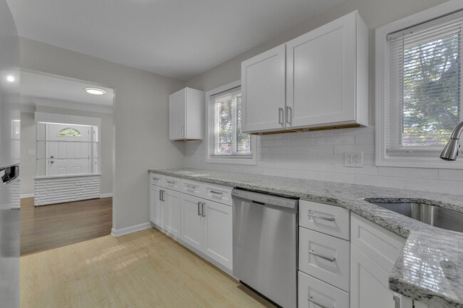 Building Photo - 31611 Lonnie Blvd