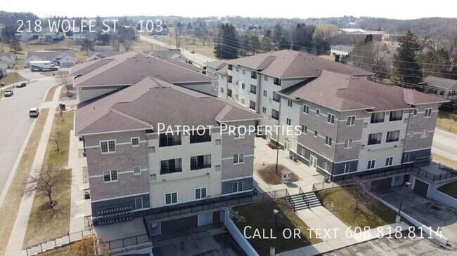 Primary Photo - 218 Wolfe St