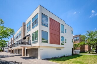 Building Photo - 2 Bed Option in East Dallas Townhome off Greenville Lakewood Neighborhood