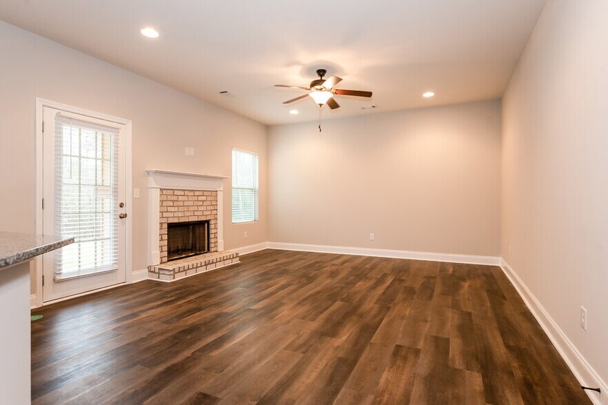 Building Photo - 1157 Pebble Ridge Dr