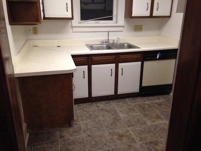 Building Photo - Updated 2 Bedroom NW Canton House for Rent