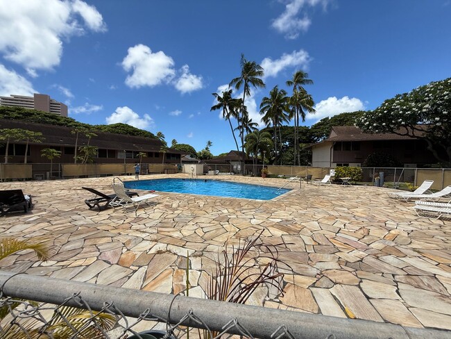 Primary Photo - Updated Kahala Townhome – Pool, Parking & ...