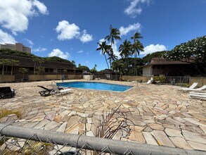 Building Photo - Updated Kahala Townhome – Pool, Parking & ...
