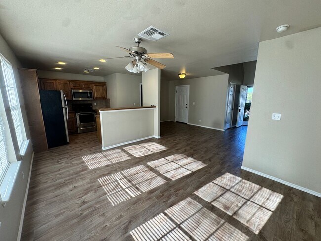 Building Photo - 2917 Creekside Dr