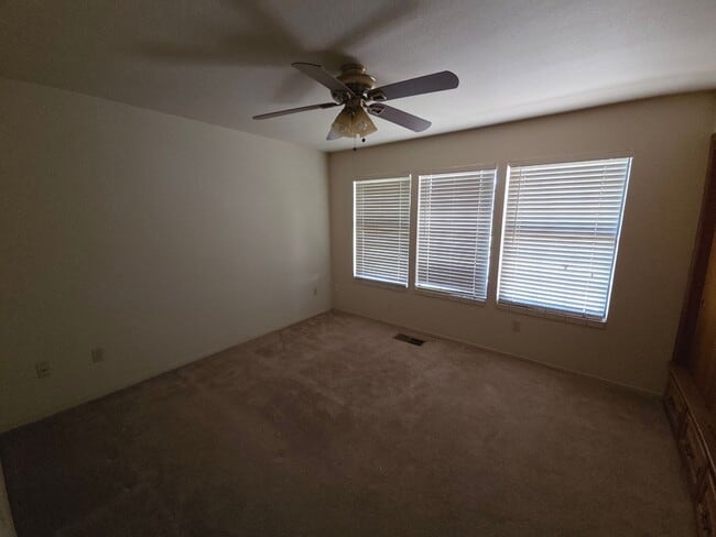 Building Photo - Gorgous 3 Bedroom 2/5 Bath Country Home