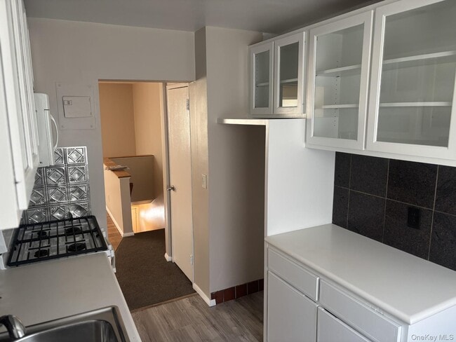 Building Photo - 580 Bedford Rd