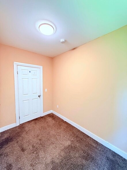 Building Photo - 2488 Woodmere St