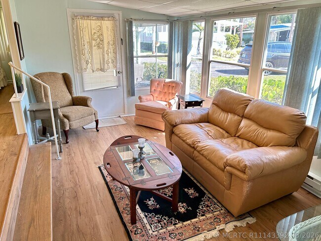 Building Photo - 425 Bougainvilla Dr