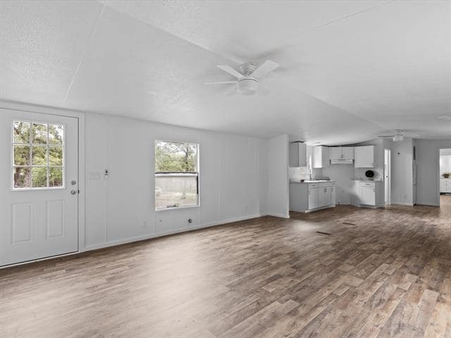 Building Photo - 146 Deerwood Ln