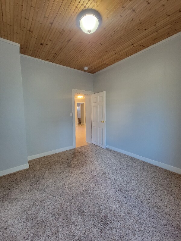 Building Photo - 129 Snow St