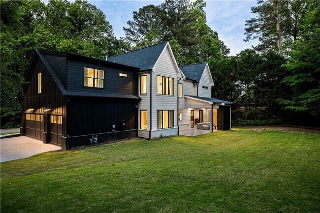 Building Photo - 2742 Winding Ln NE
