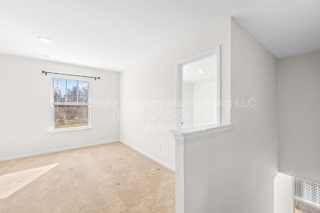 Building Photo - 4015 Meadow Green Dr
