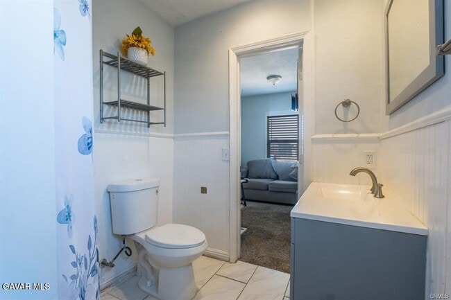 Building Photo - 2725 Desert St