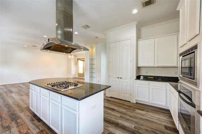 Building Photo - 5701 Kiam St