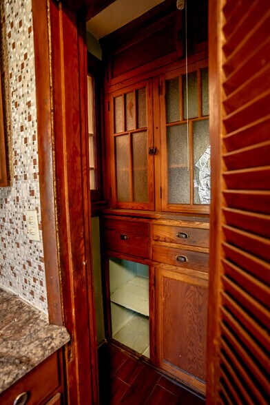 PANTRY - 3449 Klocke St