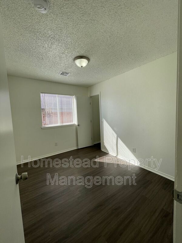 Building Photo - 10020 S Clegern St