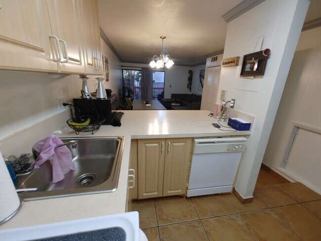 Building Photo - 1901 NW S River Dr