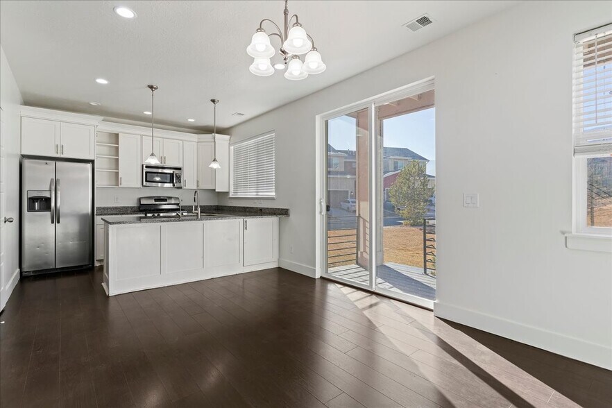 Building Photo - 2333 S Long Dr