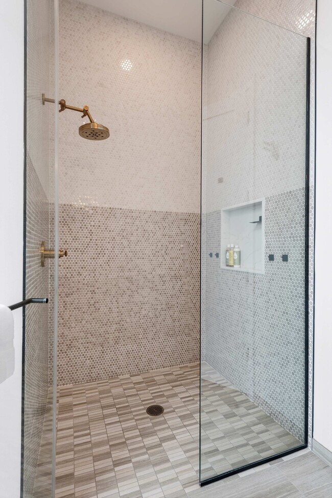 Building Photo - 730 N Milwaukee Ave