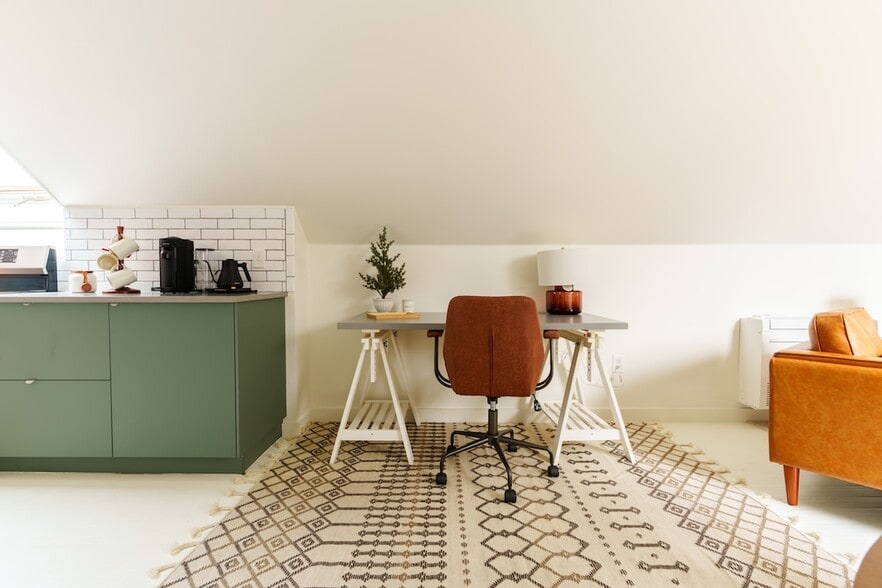 Building Photo - 824 5th St NE