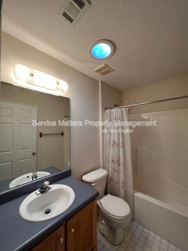 Building Photo - 4925 Hyatt Ln
