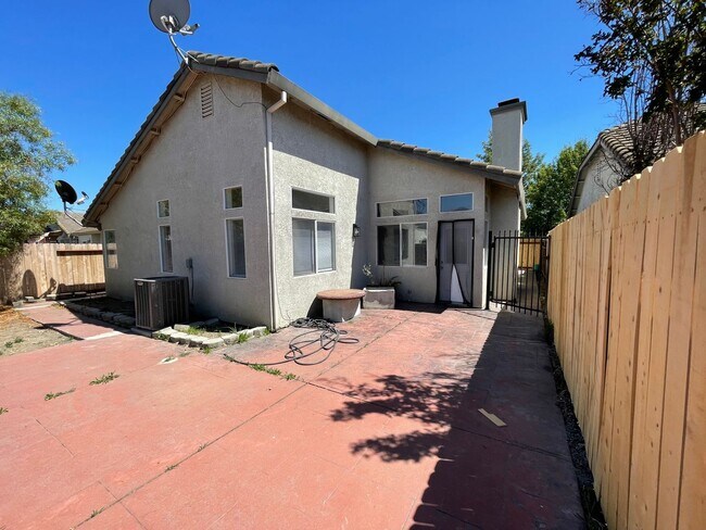 Building Photo - 7915 Jacinto Rd
