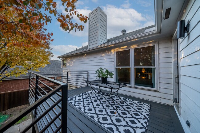 Building Photo - 2301 Summit Dr