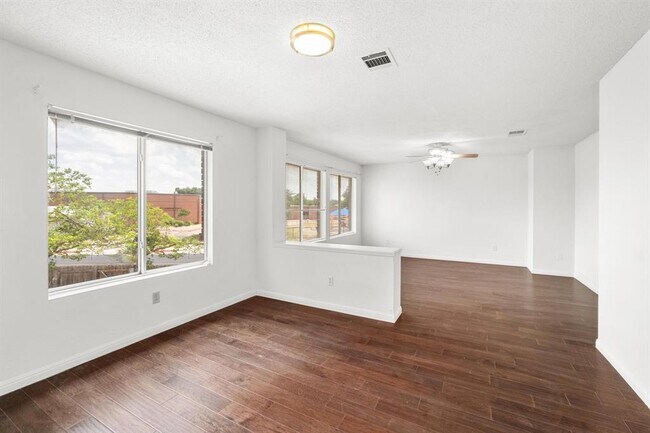 Building Photo - 12701 Tantara Dr