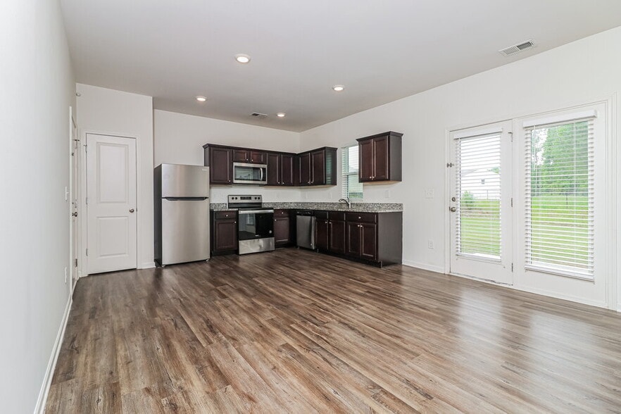 Building Photo - 44 Meriwether Ln