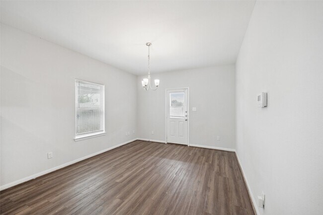 Building Photo - 9018 Everglade Dr